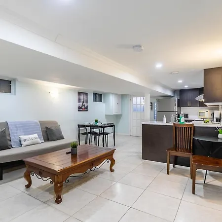 Pet-Friendly Suite In The Heart Of Trinity Bellwoods